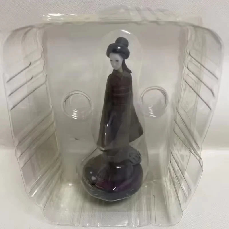 مجسم شخصية **The Lady Butcher** من لعبة **Little Nightmares** بتفاصيل عالية، مناسب لهواة تجميع مجسمات الألعاب وتزيين المكتب أو الرفوف، ويعد هدية مميزة لعشاق الألعاب والأنمي.