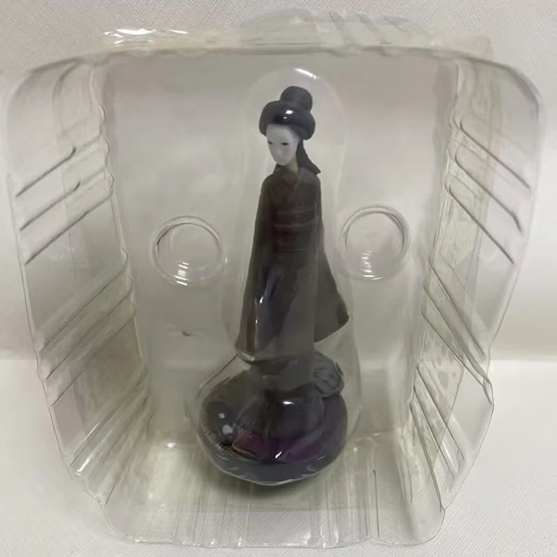 مجسم شخصية **The Lady Butcher** من لعبة **Little Nightmares** بتفاصيل عالية، مناسب لهواة تجميع مجسمات الألعاب وتزيين المكتب أو الرفوف، ويعد هدية مميزة لعشاق الألعاب والأنمي.