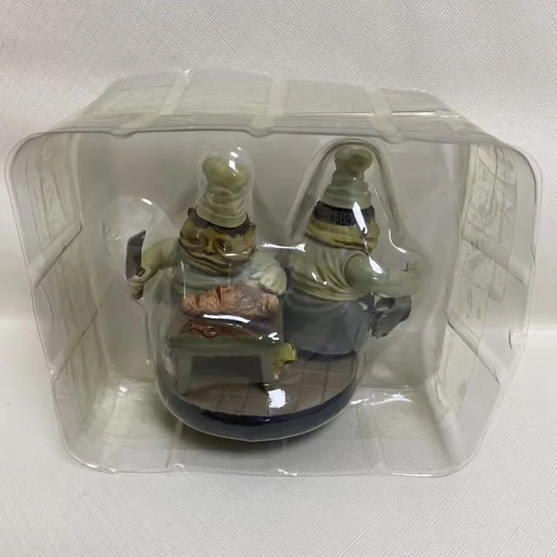 مجسم شخصيات التوأم الطهاة من لعبة Little Nightmares بتفاصيل عالية، مناسب لهواة التجميع وتزيين المكتب أو الرفوف، ويعد هدية مميزة لعشاق الألعاب والأنمي.