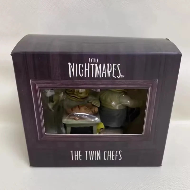 مجسم شخصيات التوأم الطهاة من لعبة Little Nightmares بتفاصيل عالية، مناسب لهواة التجميع وتزيين المكتب أو الرفوف، ويعد هدية مميزة لعشاق الألعاب والأنمي.