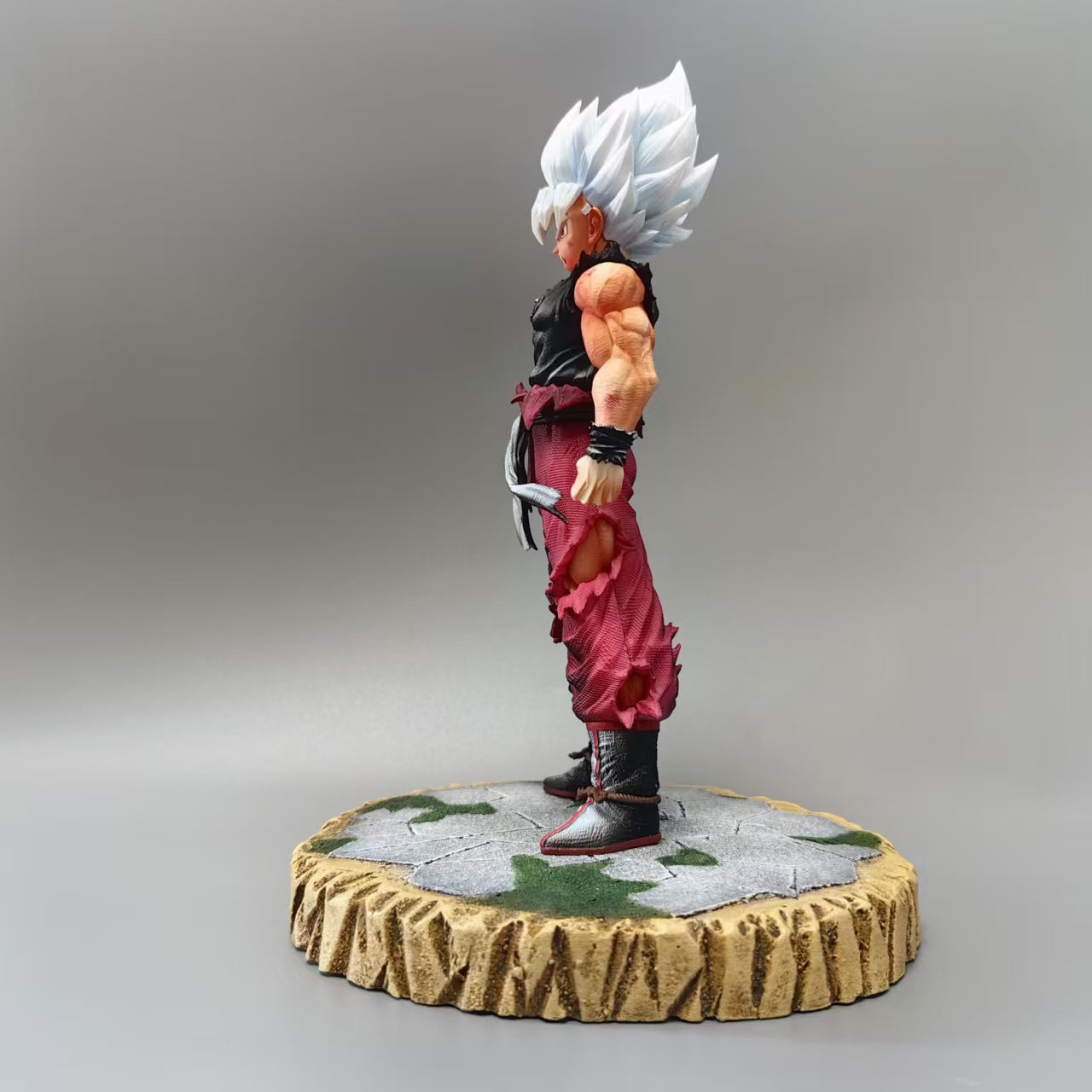 DRAGON BALL Goku Dragon Ball Z Action Figure - Collectible Statue Model with Dynamic Poses, White Hair & Battle-Damaged Style (Kameha Beam Effects) - Anime Manga Replica for Fans, Display, Accessory